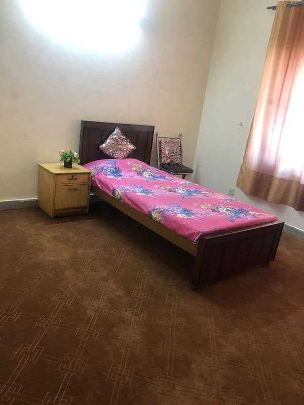 Furnish room available in G11/3 for ladies only 4