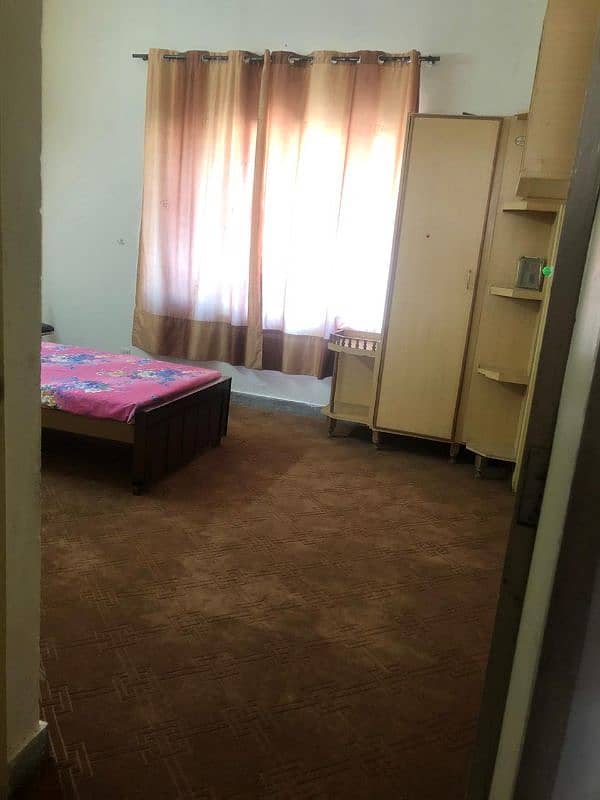 Furnish room available in G11/3 for ladies only 5