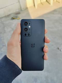 OnePlus 9 pro 12/256 Read Ad. . . .