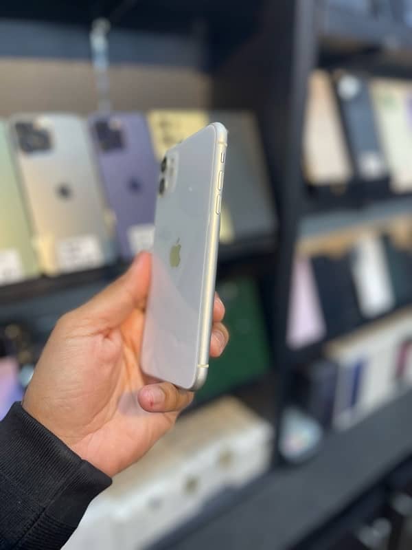 iPhone 11 128gb PTA Approved 7