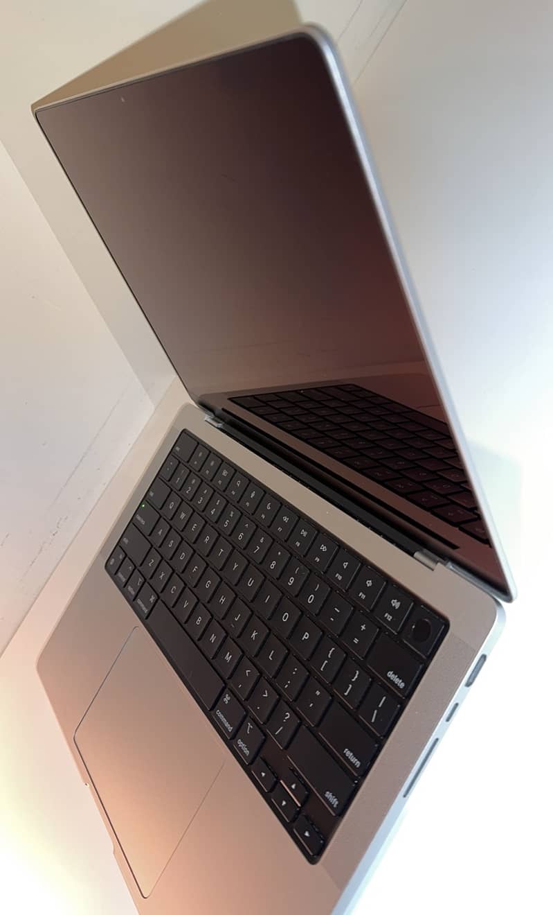 MacBook Pro M1 14.2 inch 2021 2