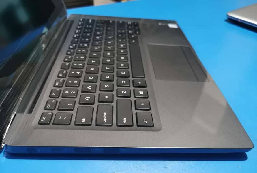 Dell Latitude Ultrabook 7400 Core i7 8th Generation 4