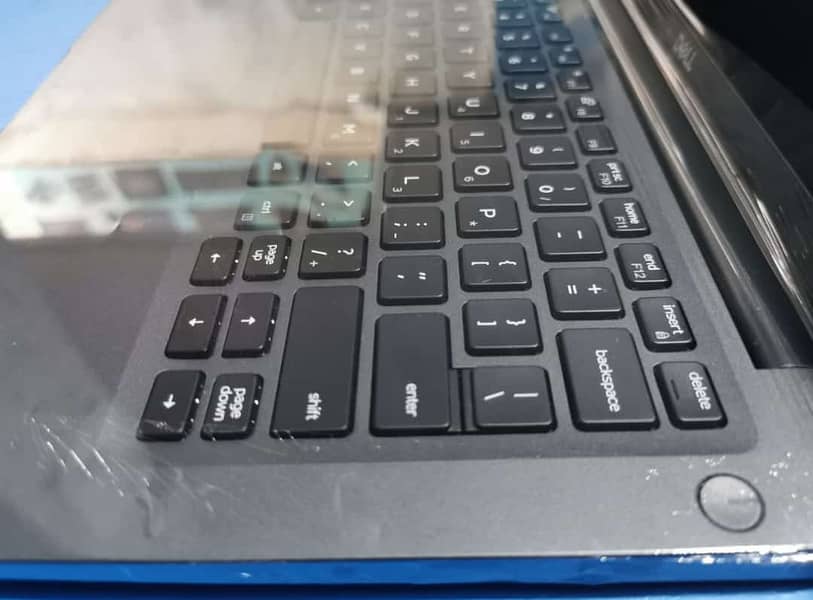 Dell Latitude Ultrabook 7400 Core i7 8th Generation 6