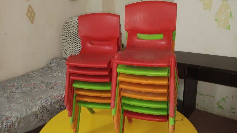 Plastic chairs 10