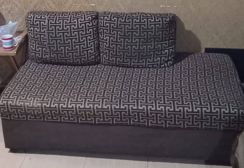 Dewan sofa 1