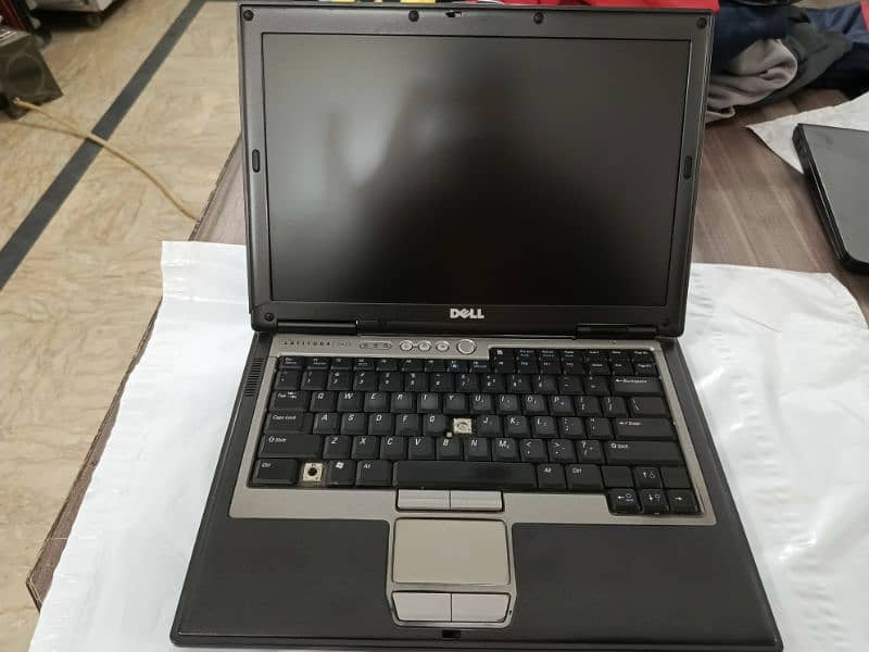 Dell Latitude D620 1