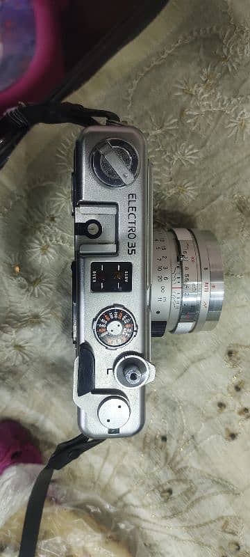 camera (yashica) 3