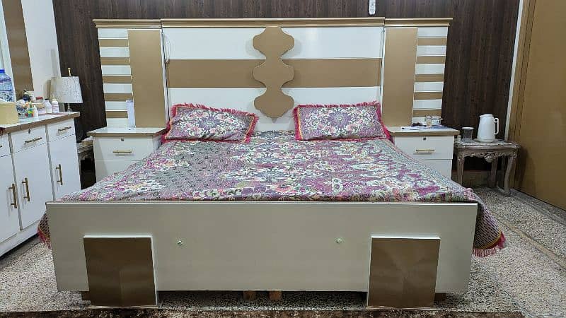 Modern King-Size Bed Set with Dressing Table & 2 Side Tables – Stylish 0