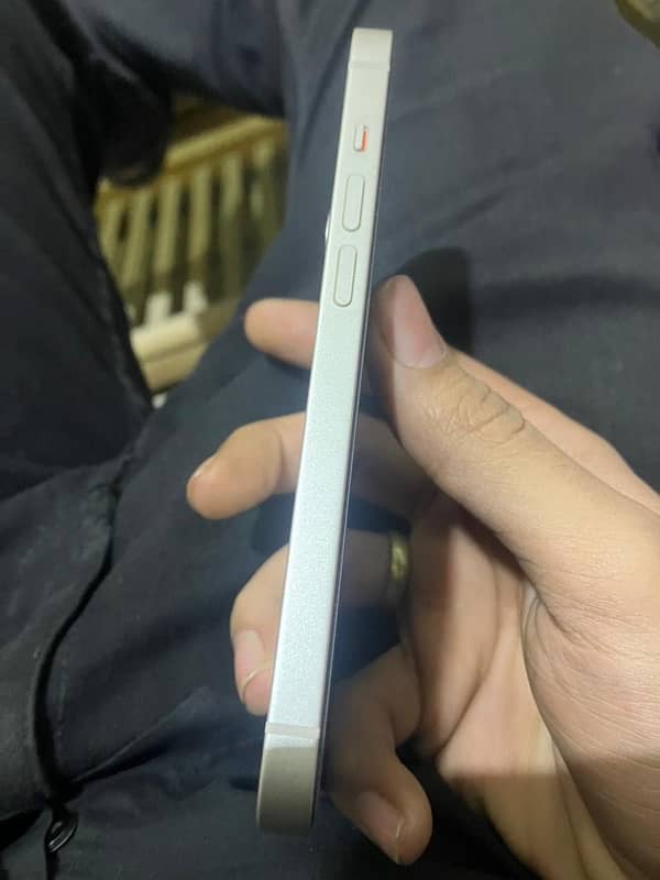 iPhone 14 (128 GB) New Condition 4