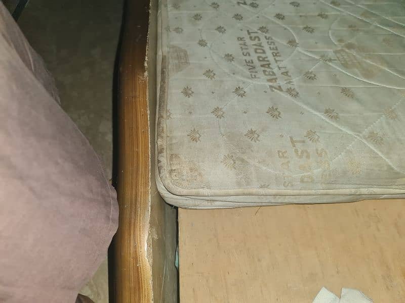 bad with side tables and mattress 3