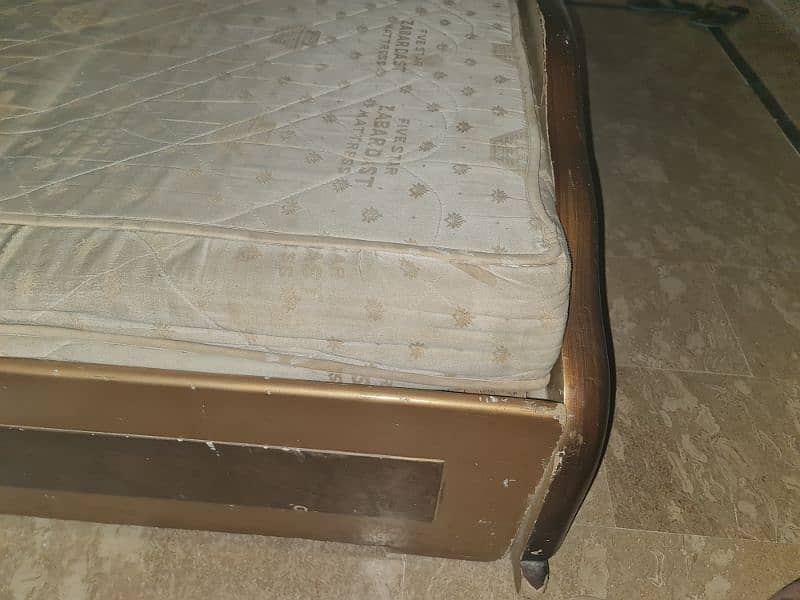 bad with side tables and mattress 4