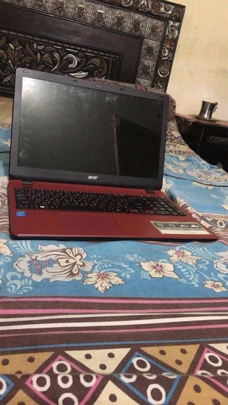 Acer Aspire ES1-571 5th Gen i3 04GB 128GB 15.6" HD 720p Win 10 0