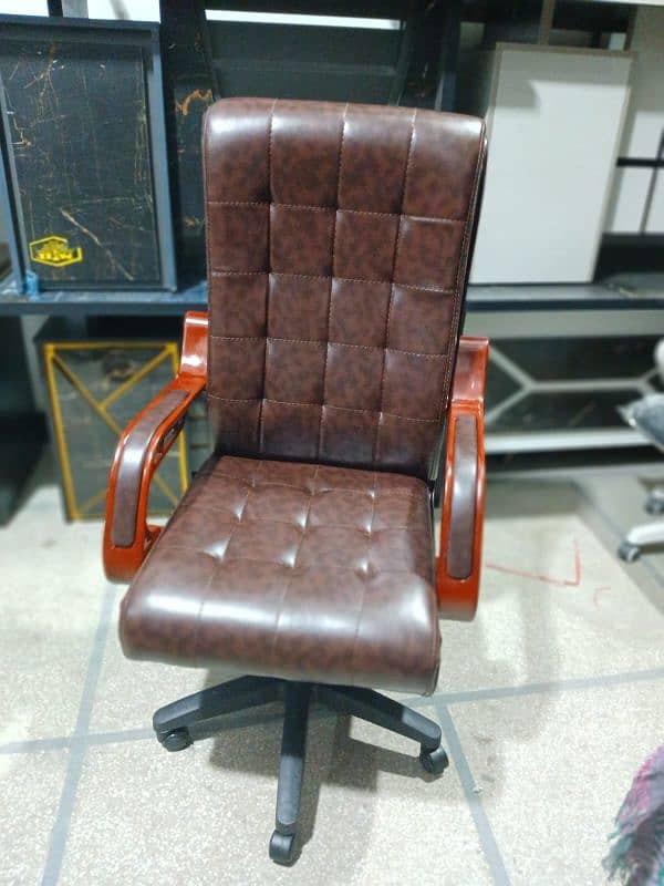 VIP office, luxury, executive revolving chair available h with warrant 1