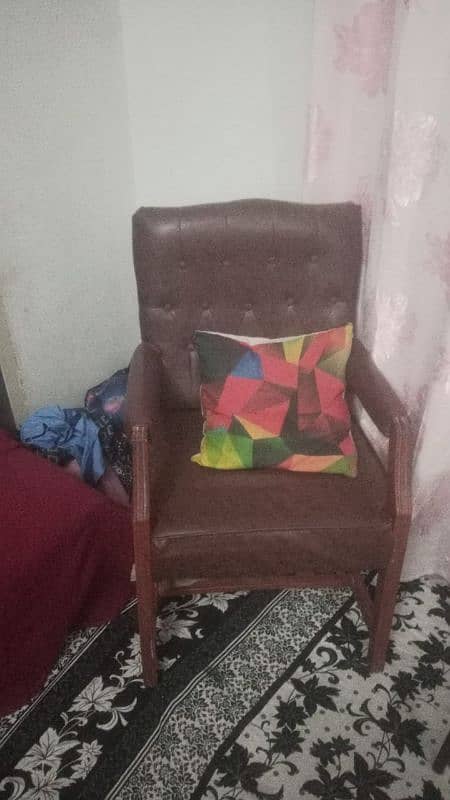 sethi and 2 chair with cousin 1 table and computer table for sell 3