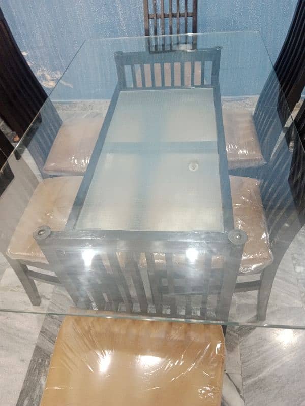 one  month used new condition teble with 6 chairs for sale 3