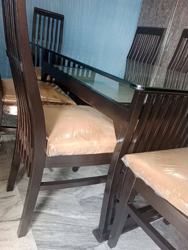 one  month used new condition teble with 6 chairs for sale 6