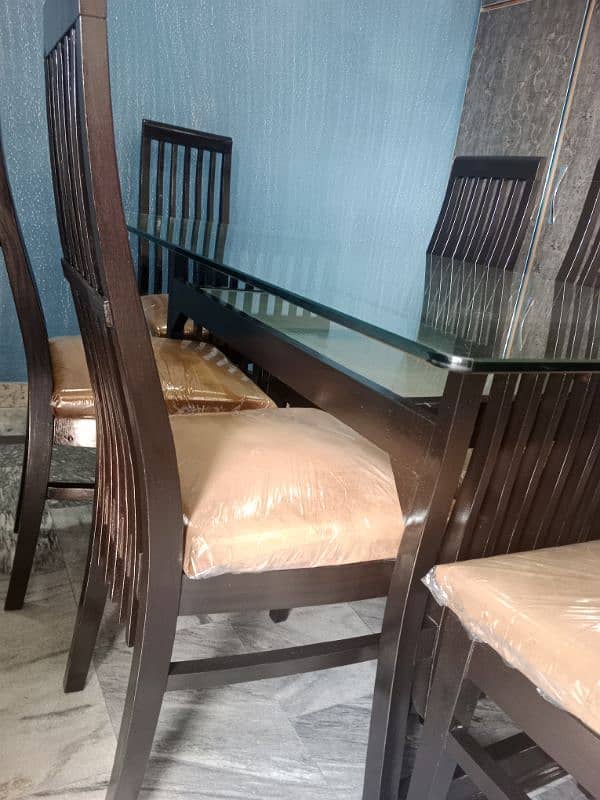 one  month used new condition teble with 6 chairs for sale 7