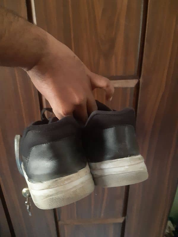 Sneakers for sell. Urgent. 1