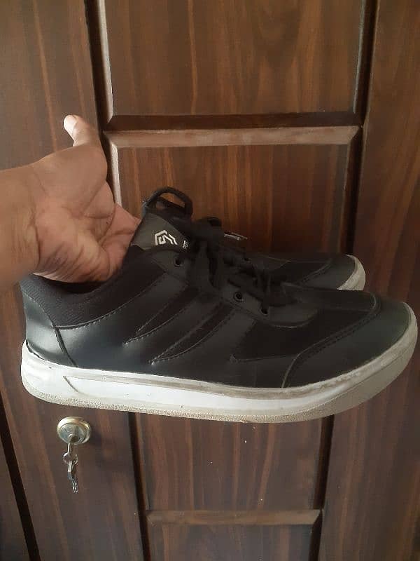 Sneakers for sell. Urgent. 4