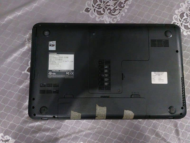 Toshiba Satellite C850D 1