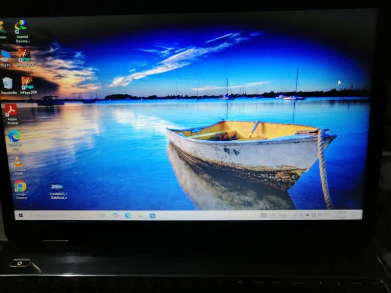 Core i3 Ram 4 Gb  150 Gb SSD and 1.5 Gb Graphic card Num Pad keyboard 2