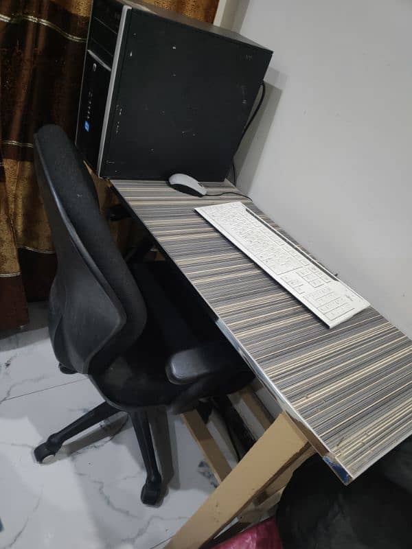 computer chair and table 0