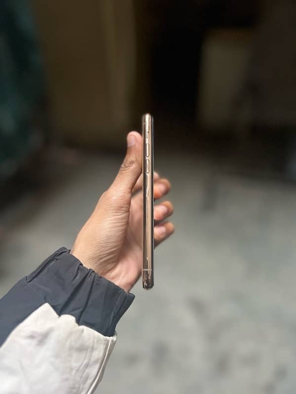 IPHONE 11 pro 64 GB 6