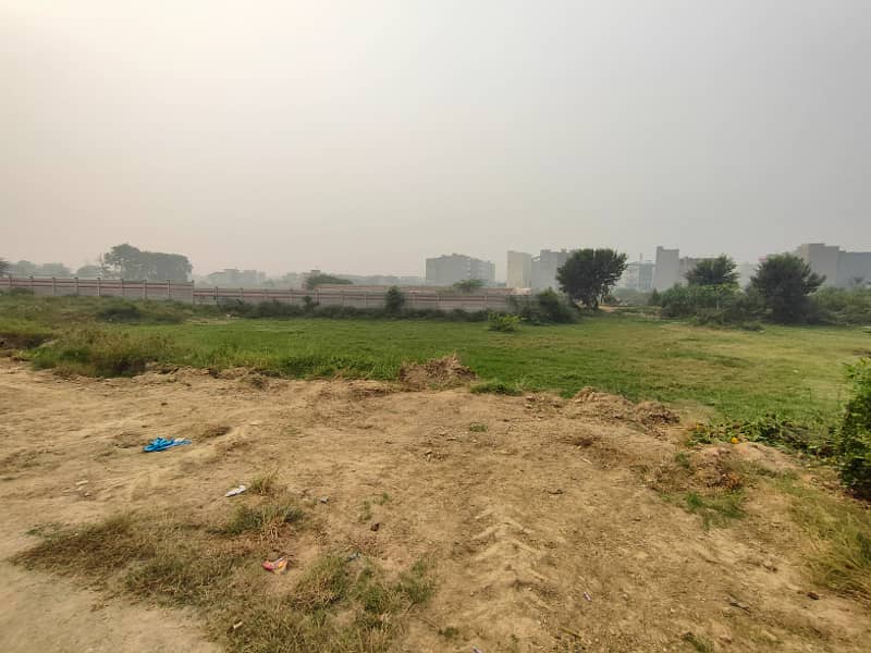 09 Marla Lucrative Location 39FT Front Of Residetial Plot For Sale Dha Phase 4 KK Block Lahore 0