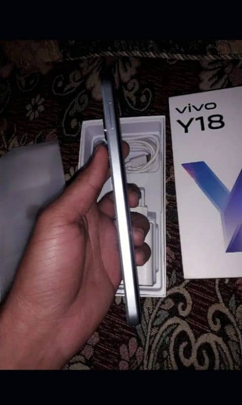 vivo y18 6.128 gb 10.10 condition only 1 month use 3