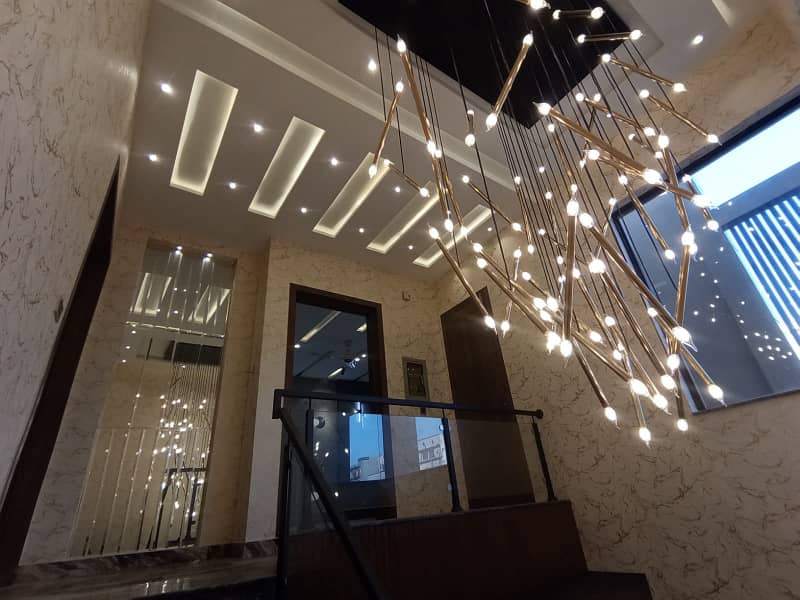 10 Marla Brand New Luxury Upper Portion For Rent In TALHA BLOCK Bahria Town Lahore 0