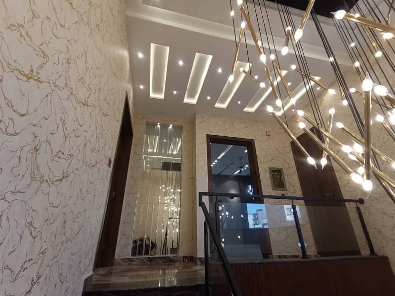 10 Marla Brand New Luxury Upper Portion For Rent In TALHA BLOCK Bahria Town Lahore 5