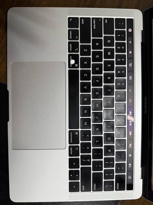 Macbook Pro 2018 i5 16GB 256GB 6