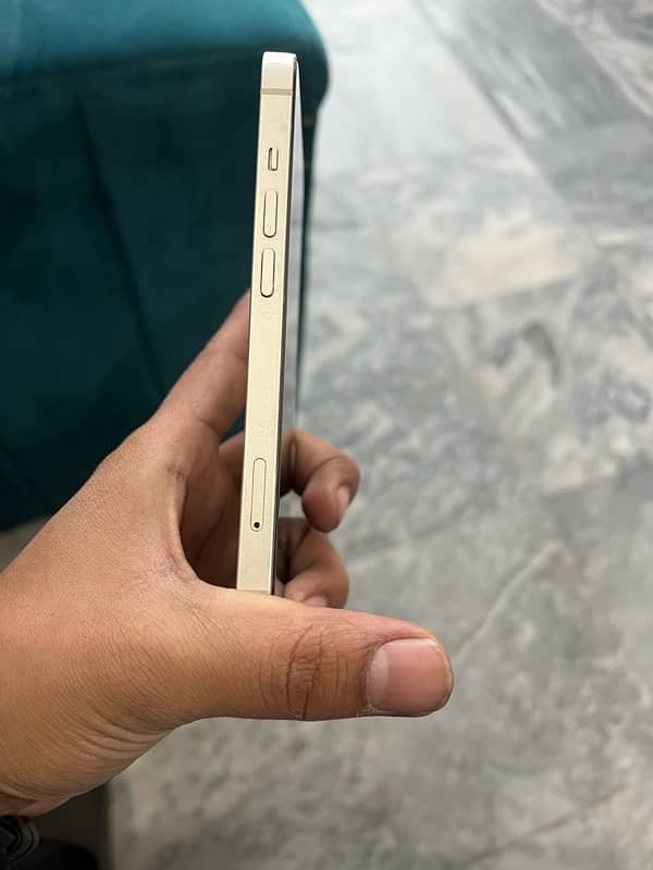 iPhone 13 White colour jv non pta 2