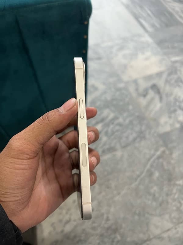 iPhone 13 White colour jv non pta 3