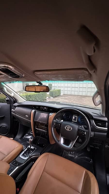 Toyota Fortuner V 2021 4