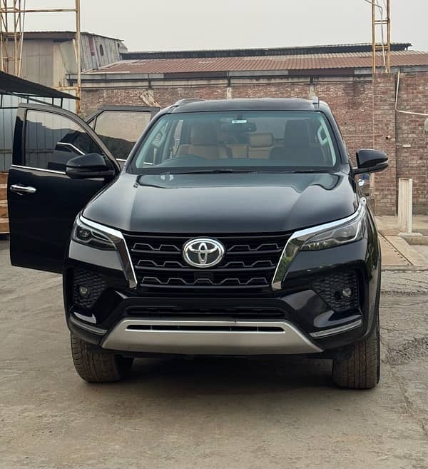 Toyota Fortuner V 2021 14