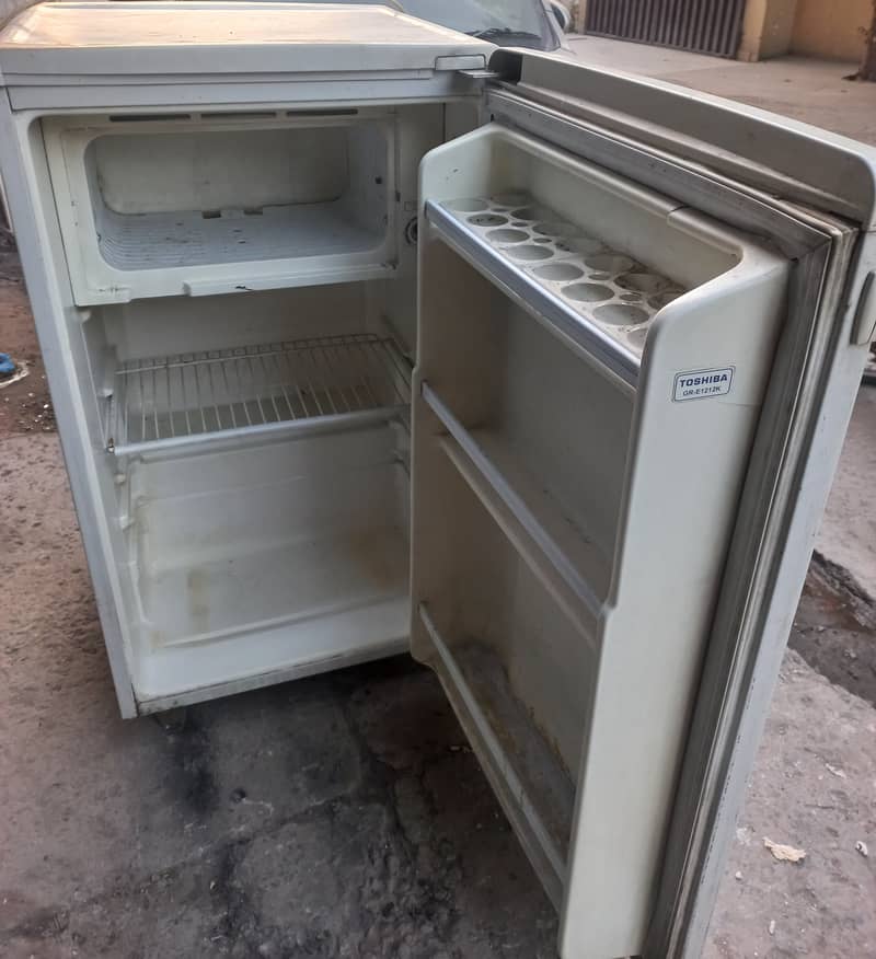 Toshiba Mini Fridge For Sale 3