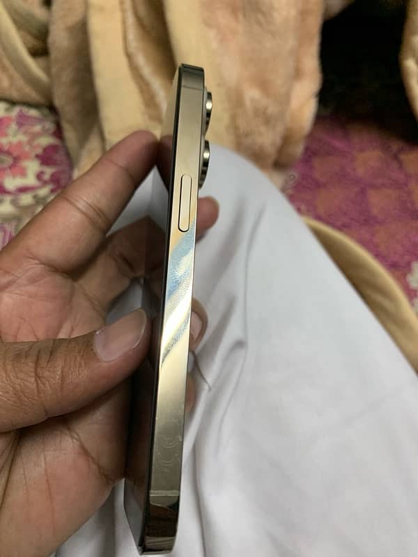 Apple Iphone 14 Pro Gold PTA 4