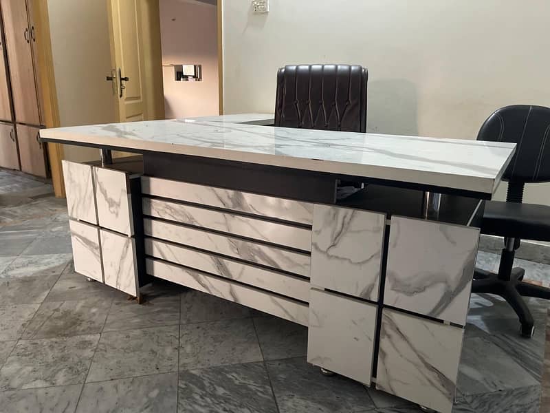 Excutive office table for sale 3