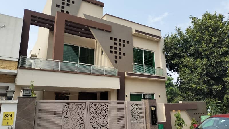 5 Beds 10 Marla Prime Location House for Sale in Overseas A Block Paragon City Barki road Lahore. 0