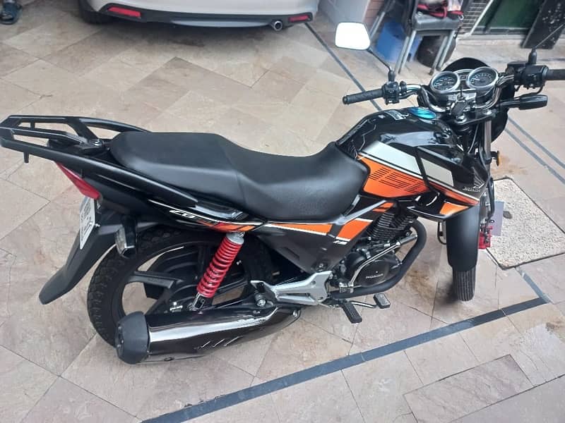 Honda CB150F 1