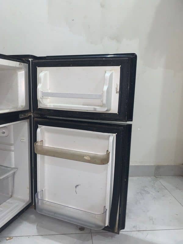 SG Small Refrigerator 3