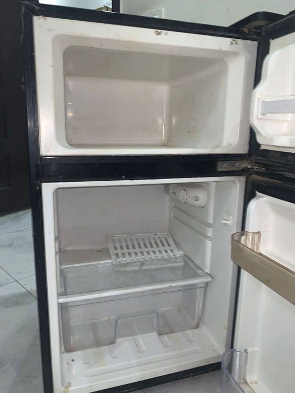 SG Small Refrigerator 4