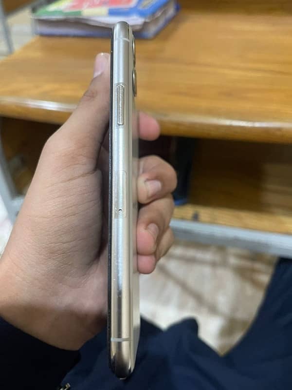 iphone 11pro | PTA approved | 256gb | white colour 2