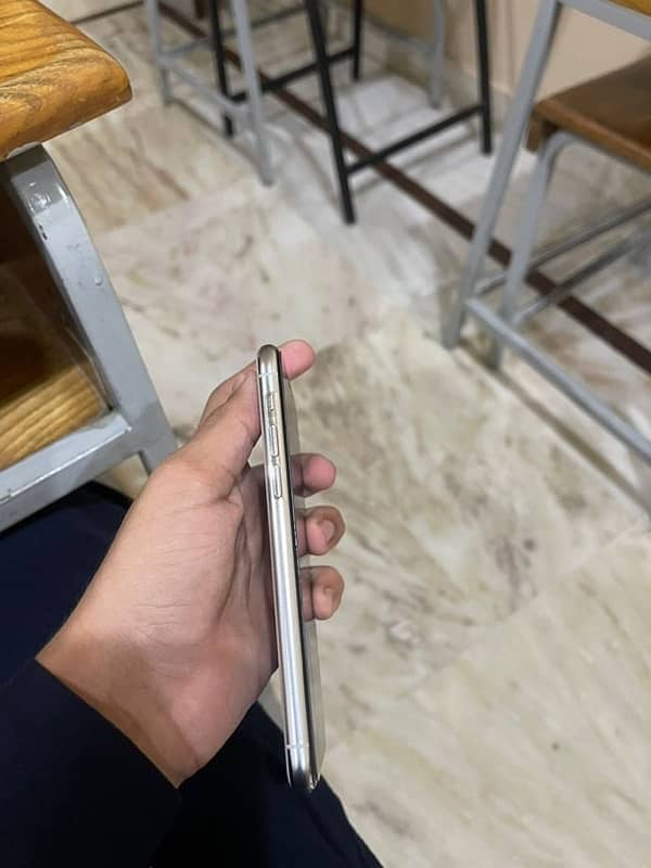 iphone 11pro | PTA approved | 256gb | white colour 6