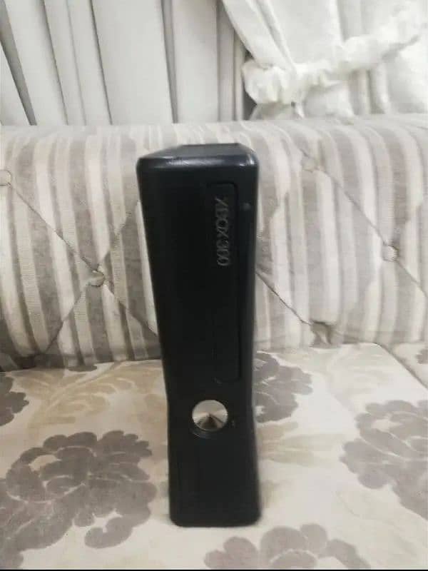 Xbox 360 slim edition in 10 by 10 condition with the box 1