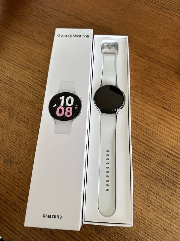 Samsung watch 5 44 mm brand new condition 1