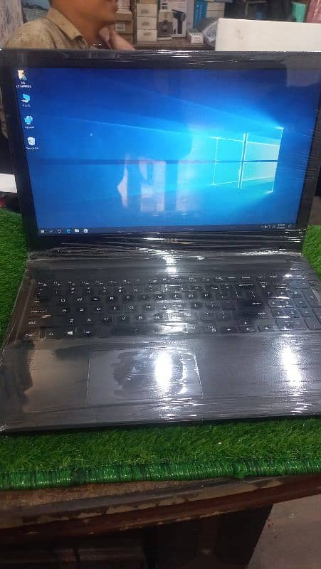 Dell inspiron 3567 i3 8th gen 3