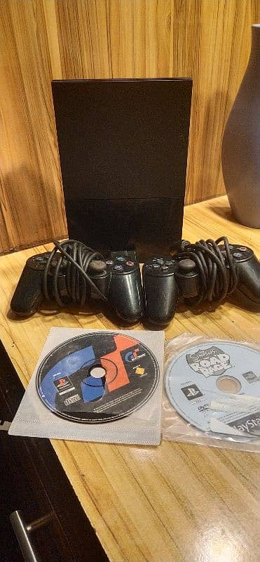 playstation 2 Ultra silm 2 Joystick 40+games 2 CDs 2