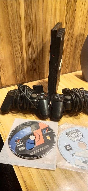 playstation 2 Ultra silm 2 Joystick 40+games 2 CDs 3